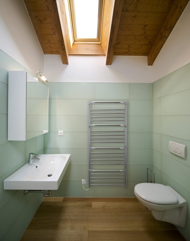 Findon | Total Bathrooms, Bath