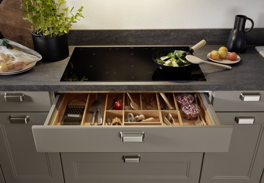 WINDSOR LACK – Lava / Hennarot